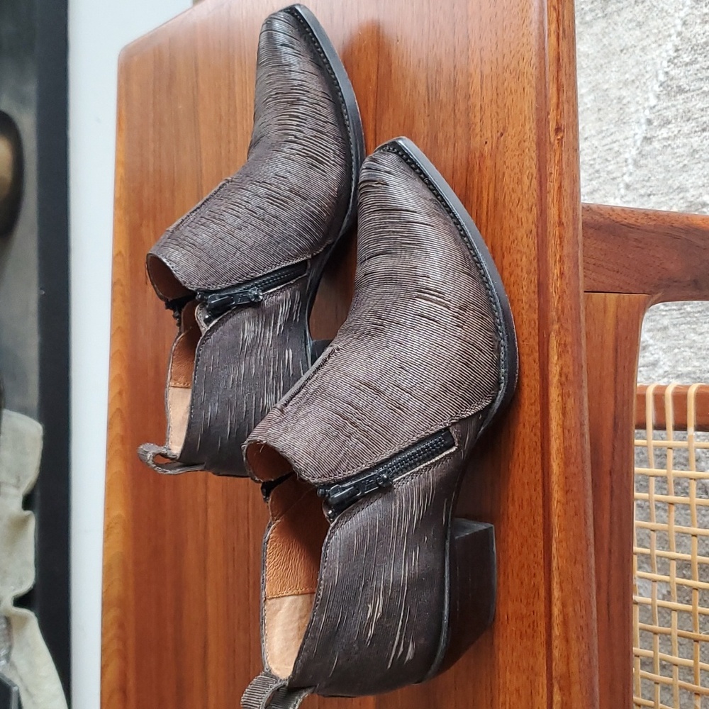 Frye Sacha Moto Shootie Ankle Boot Bootie Charcoal Cut Vintage Leather Snip Toe - Picture 2 of 7
